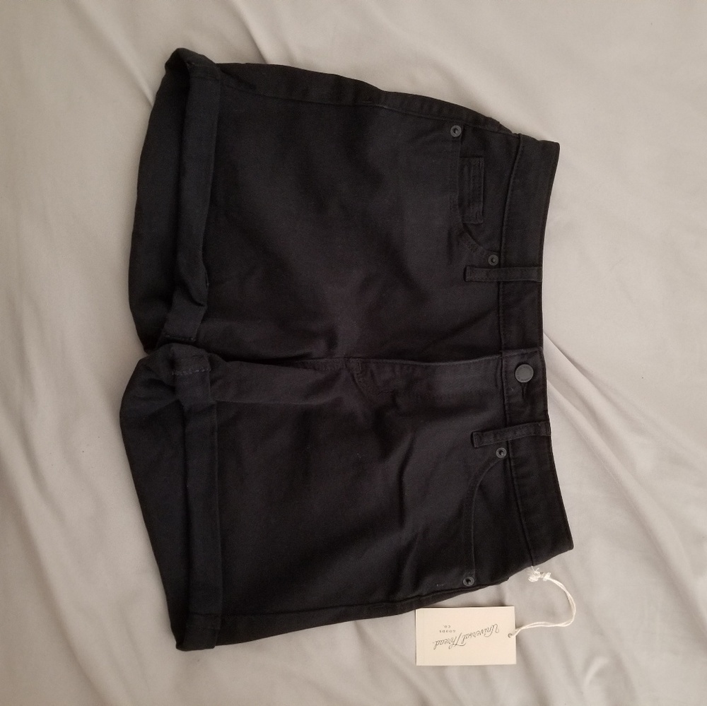 NWT. Universal Thread Shorts